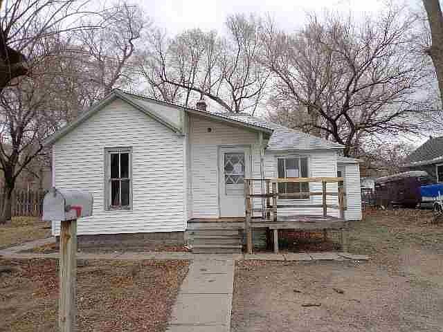 1st image of 315 E 9th St