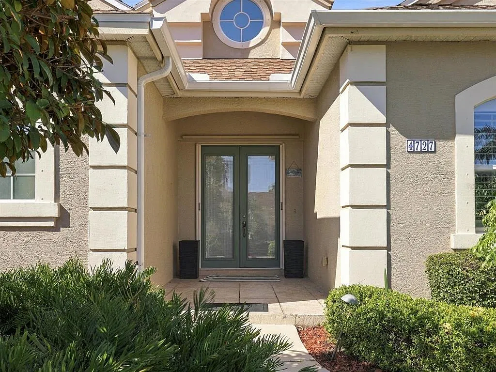 3 bed, 2.5 bath, 2213 sqft, $3,950 — Photo 4