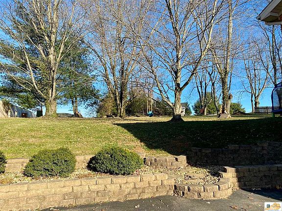 5th image of 105 Hereford Ln