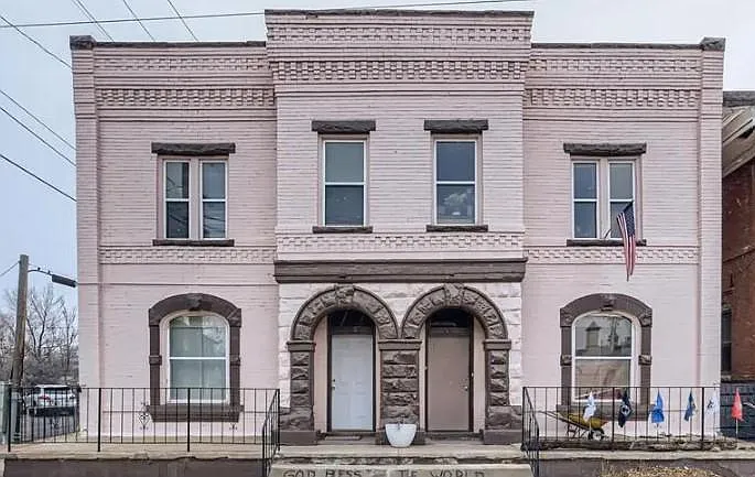 215 E Evans Ave #A — Photo 2