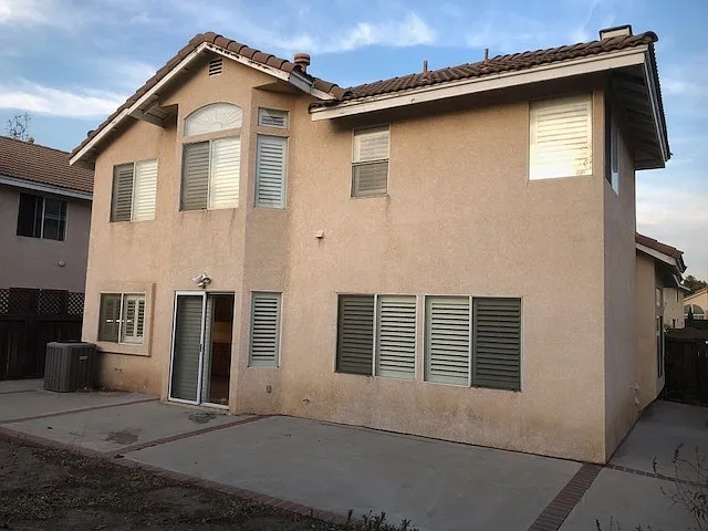 Spacious, Comfortable & Ready to Welcome You Home! — Photo 2