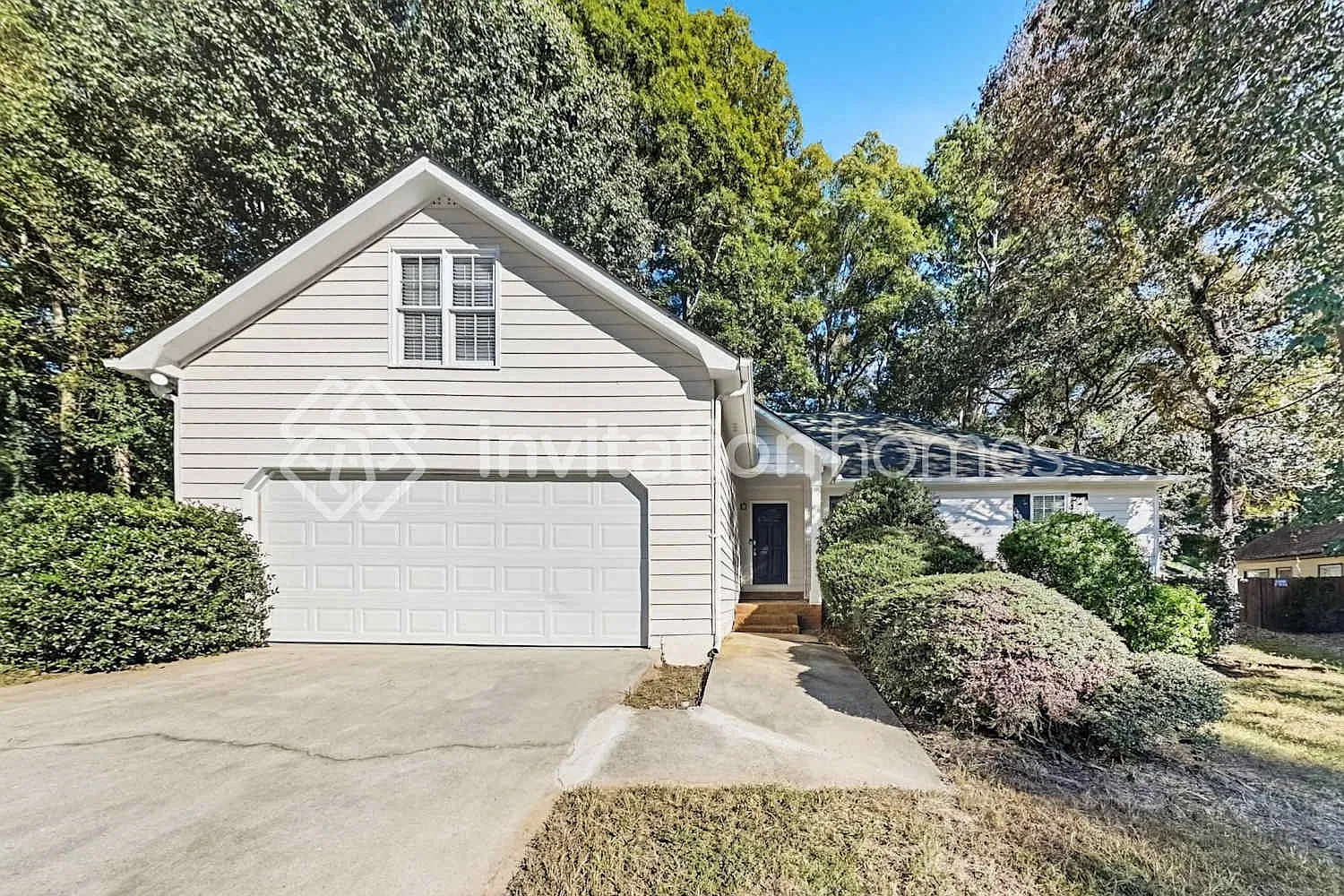 561 Black Creek Dr Lawrenceville, GA 30044 — Photo 1