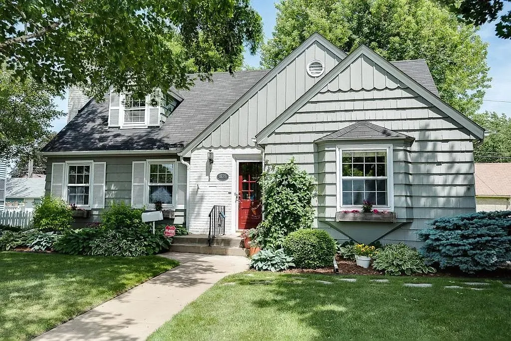 4 bed, 2633 sqft, $3,200 — Photo 1