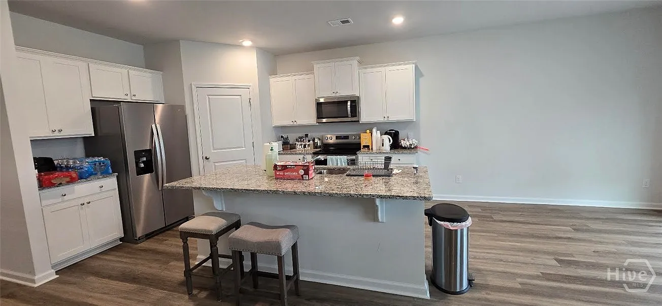 5 bed, 3.5 bath, 2721 sqft, $3,800 — Photo 3