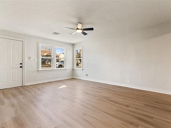 3rd image of 1012 N Tabor Ave