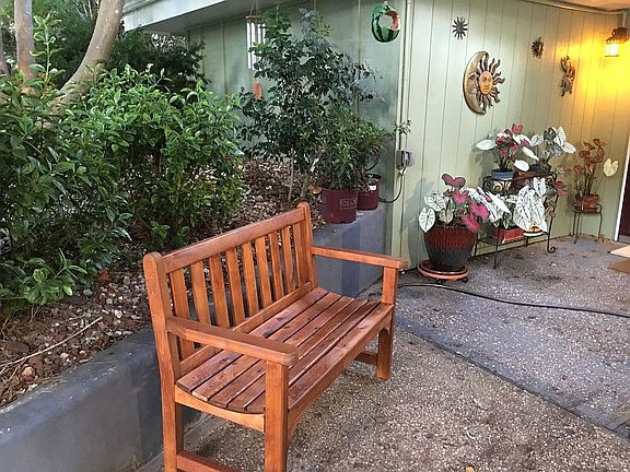 4th image of 7 Oxford Ln