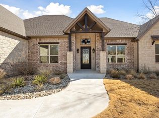 8012 W Landings Rd, Granbury, TX 76049