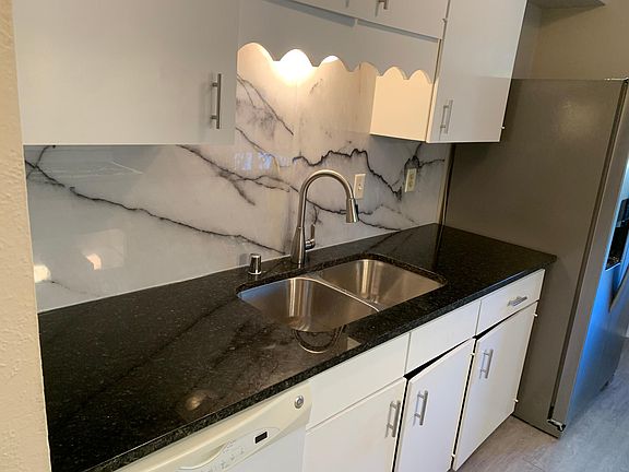 3rd image of 624 Royal Crest Dr