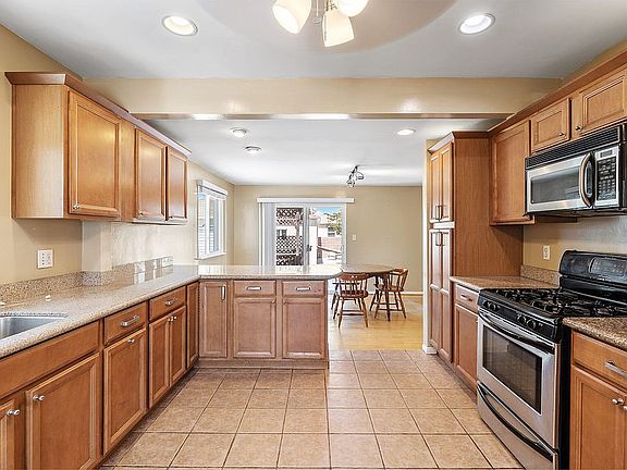 4th image of 4905 W 141st St