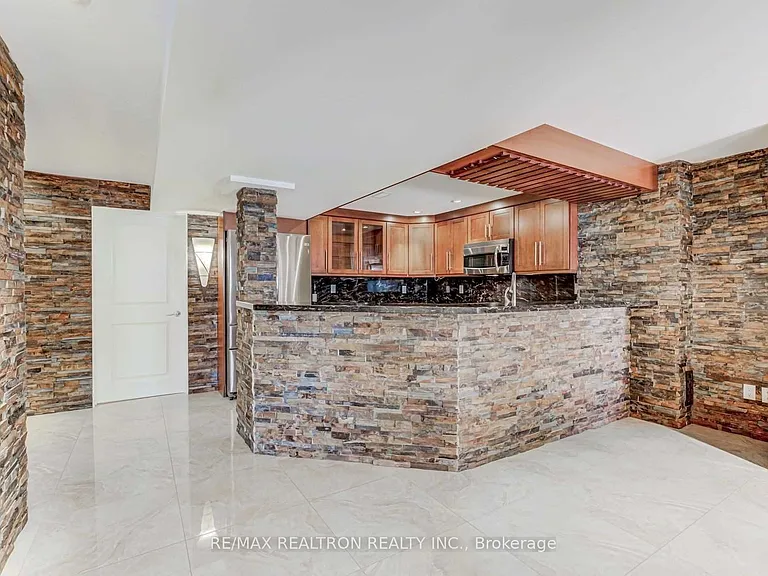 47 Summitcrest Dr #LOWER — Photo 6