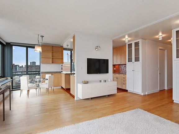 2nd image of 300 E 85th St APT 2905