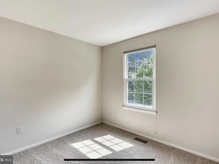 414 Carousel Ct — Photo 18