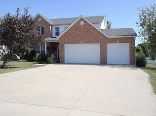 1802 Periwinkle Ln, Godfrey, IL 62035