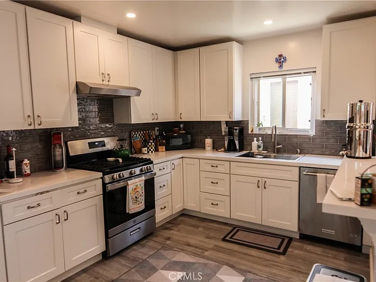 1713 Wollacott St — Photo 9