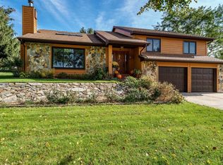 3942 Montclair Rd, Roscoe, IL 61073