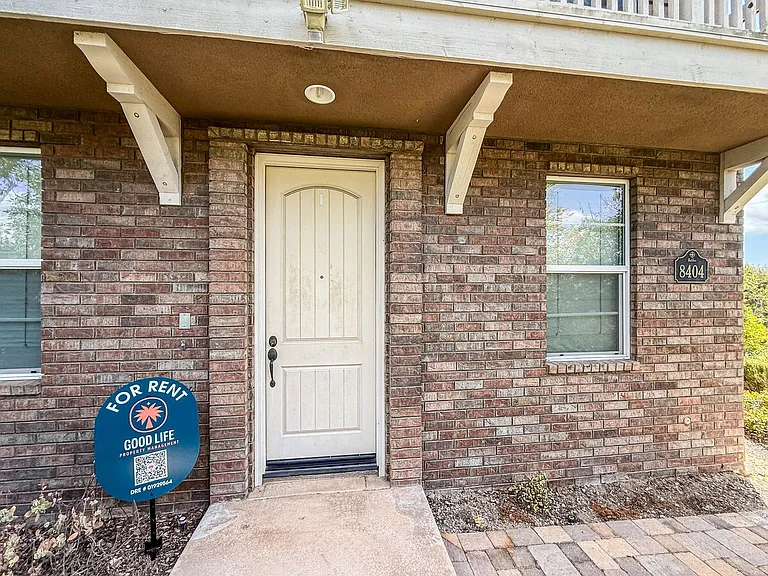 8404 Katherine Claire Ln — Photo 1