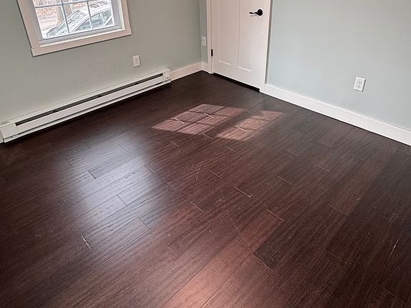 3rd image of 18 Oak Ridge Dr