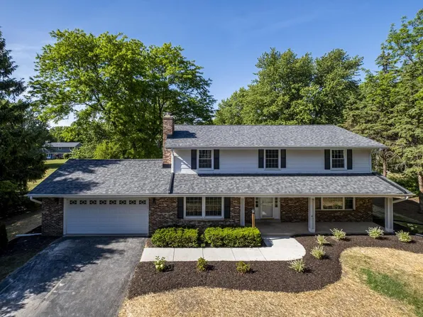 14420 Woodridge Cir, Brookfield, WI 53005