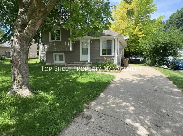 1025 6th St NW, Altoona, IA 50009