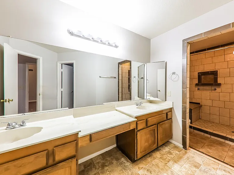 429 E Utopia Rd — Photo 12