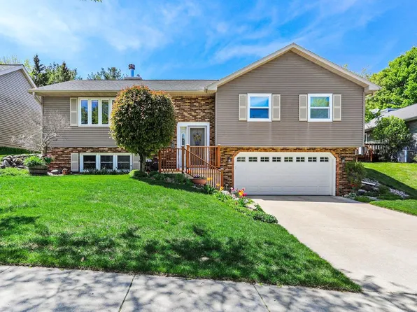 7806 East Oakbrook Circle, Madison, WI 53717