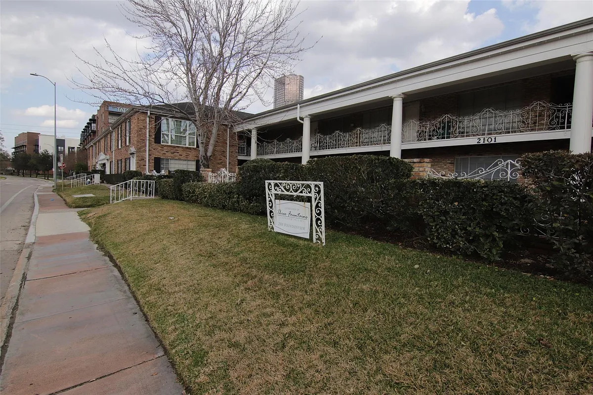 Building Photo - 2101 Fountain View Dr #35
