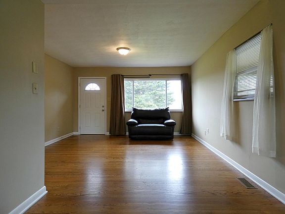 5th image of 612 Highland View Dr