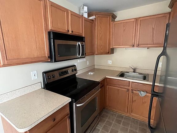 5th image of 2440 Parmenter Blvd