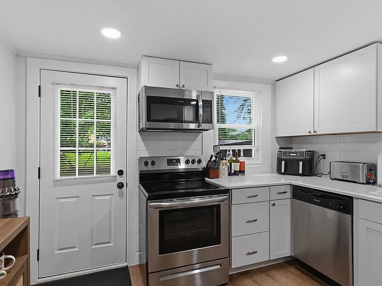 1032 Charles Ave — Photo 17