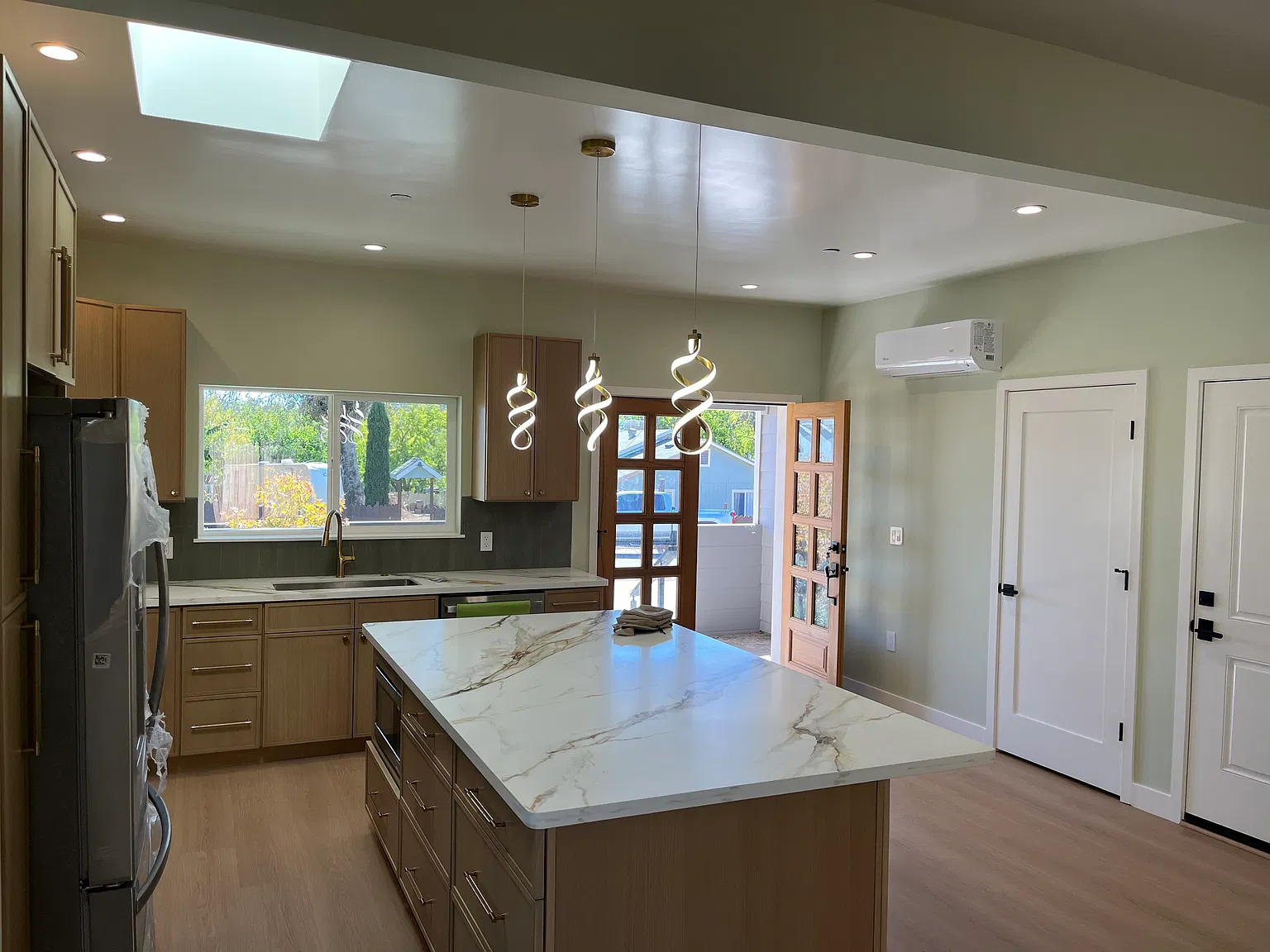 3 bed, 1832 sqft, $2,350 — Photo 4
