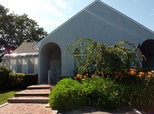 400 Noyack Rd #A, Southampton, NY 11968