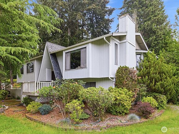 2nd image of 5003 64th Avenue W