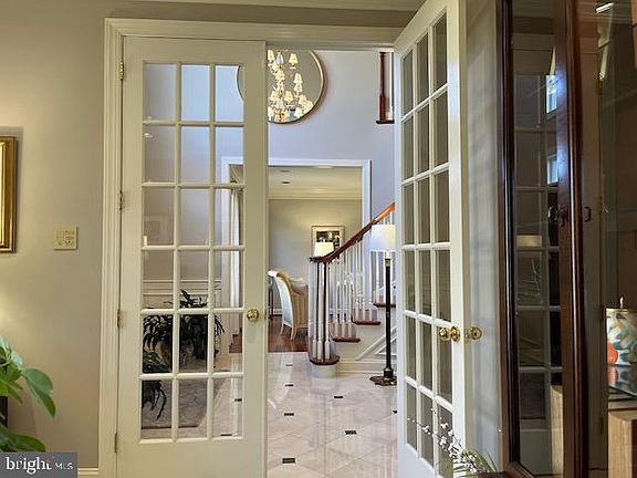 5th image of 4 Jefferson Ct