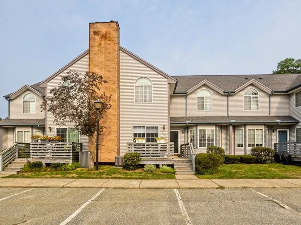 104 Johnson Rd APT 1210, Chicopee, MA 01022