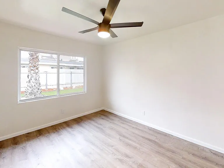 1009 Hornblend St — Photo 16