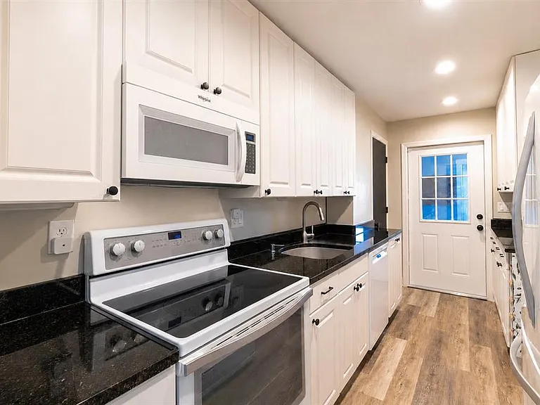 3018 19th Pl SW — Photo 11