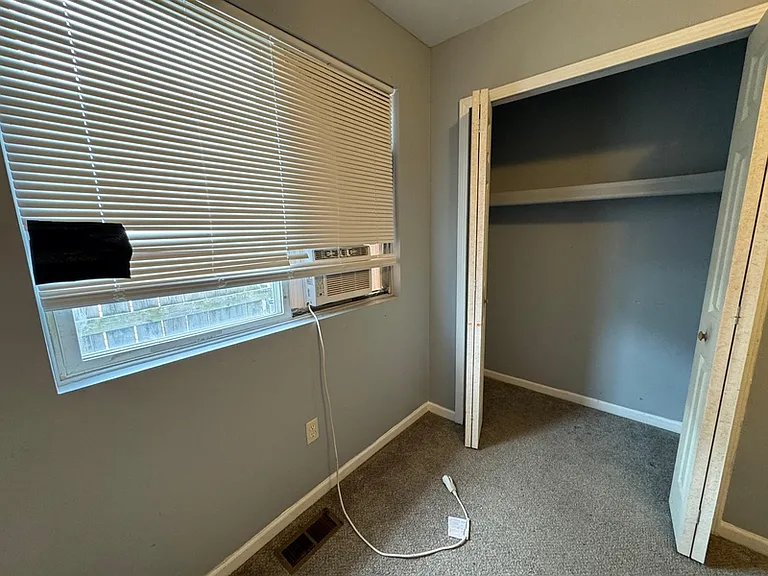 8716 Timken Ave — Photo 10