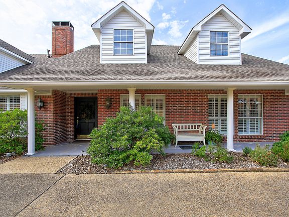 2nd image of 1709 Surrey Ct