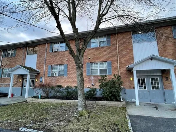 702 Barclay Manor #7B, Balmville, NY 12550