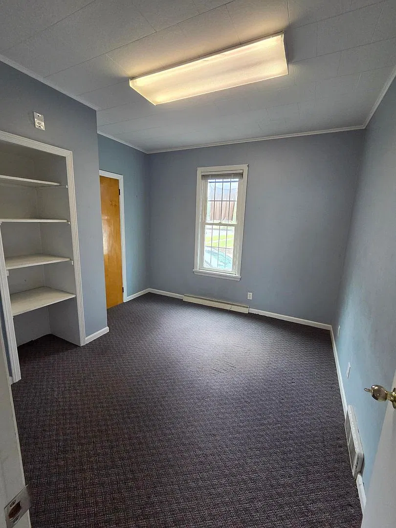 Spacious single family home in the heart of Danbury City Center — Photo 4