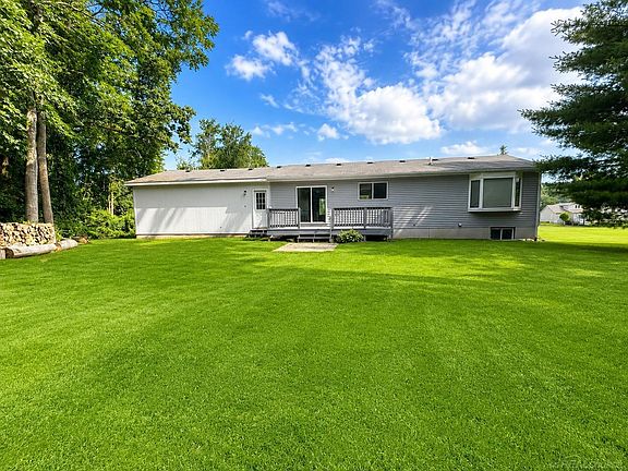 2nd image of 3587 Keewahdin Rd