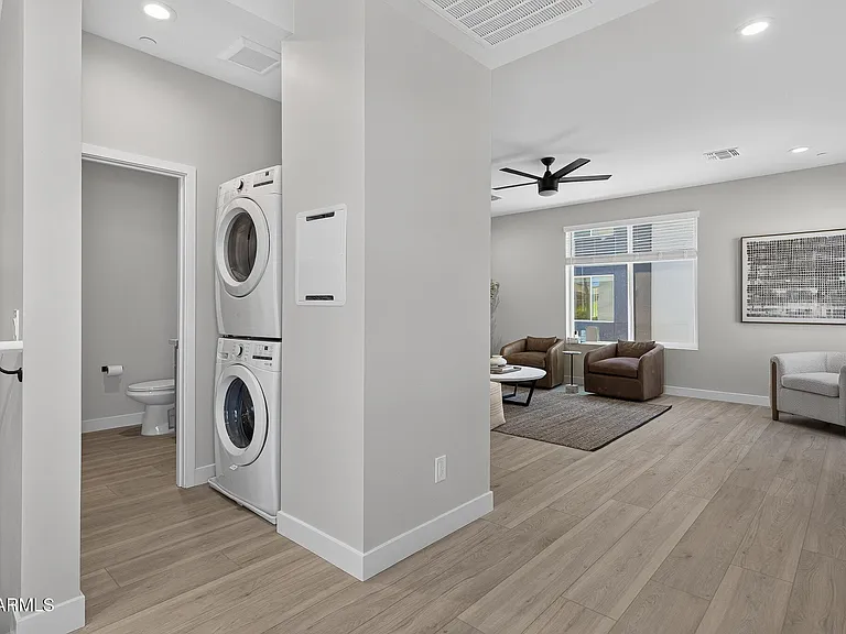 2601 E Clarendon Ave #3 — Photo 15