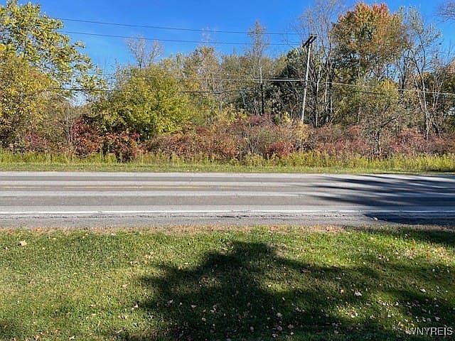 2nd image of 3780 Tonawanda Creek Rd