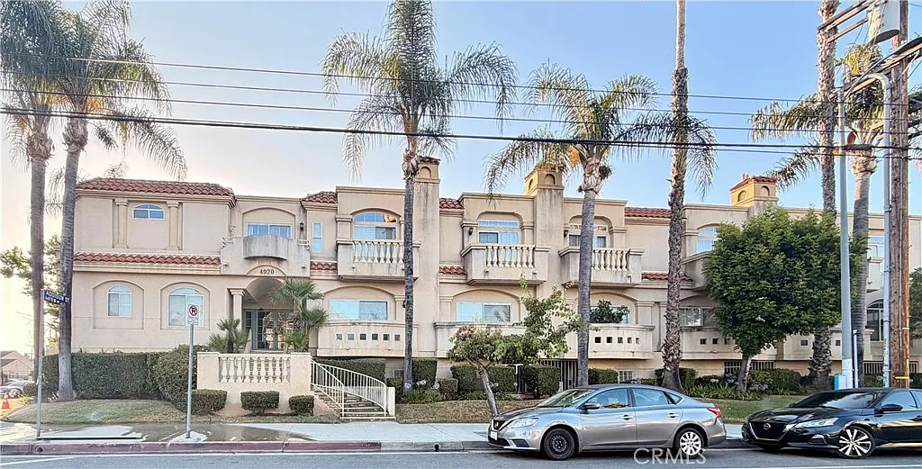 2 bed, 2.5 bath, 1412 sqft, $3,950 — Photo 2