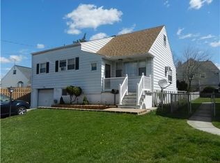 195 Arlington Dr, Fords, NJ 08863