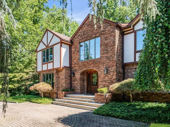29 Red Coach Lane, Holmdel, NJ 07733