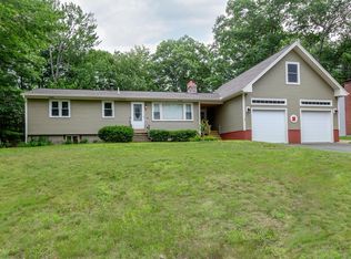 67 Mallett Dr, Topsham, ME 04086