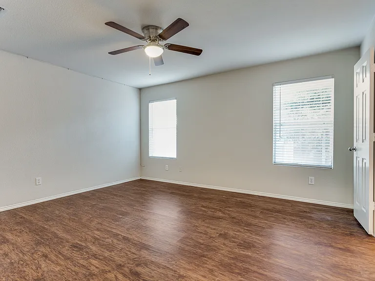 1145 Maplewood Ln — Photo 20