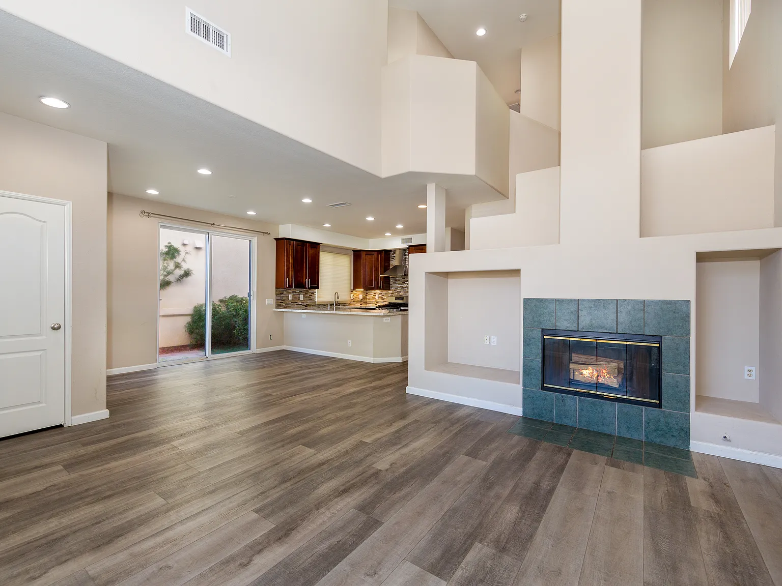 3 bed, 1429 sqft, $3,900 — Photo 4