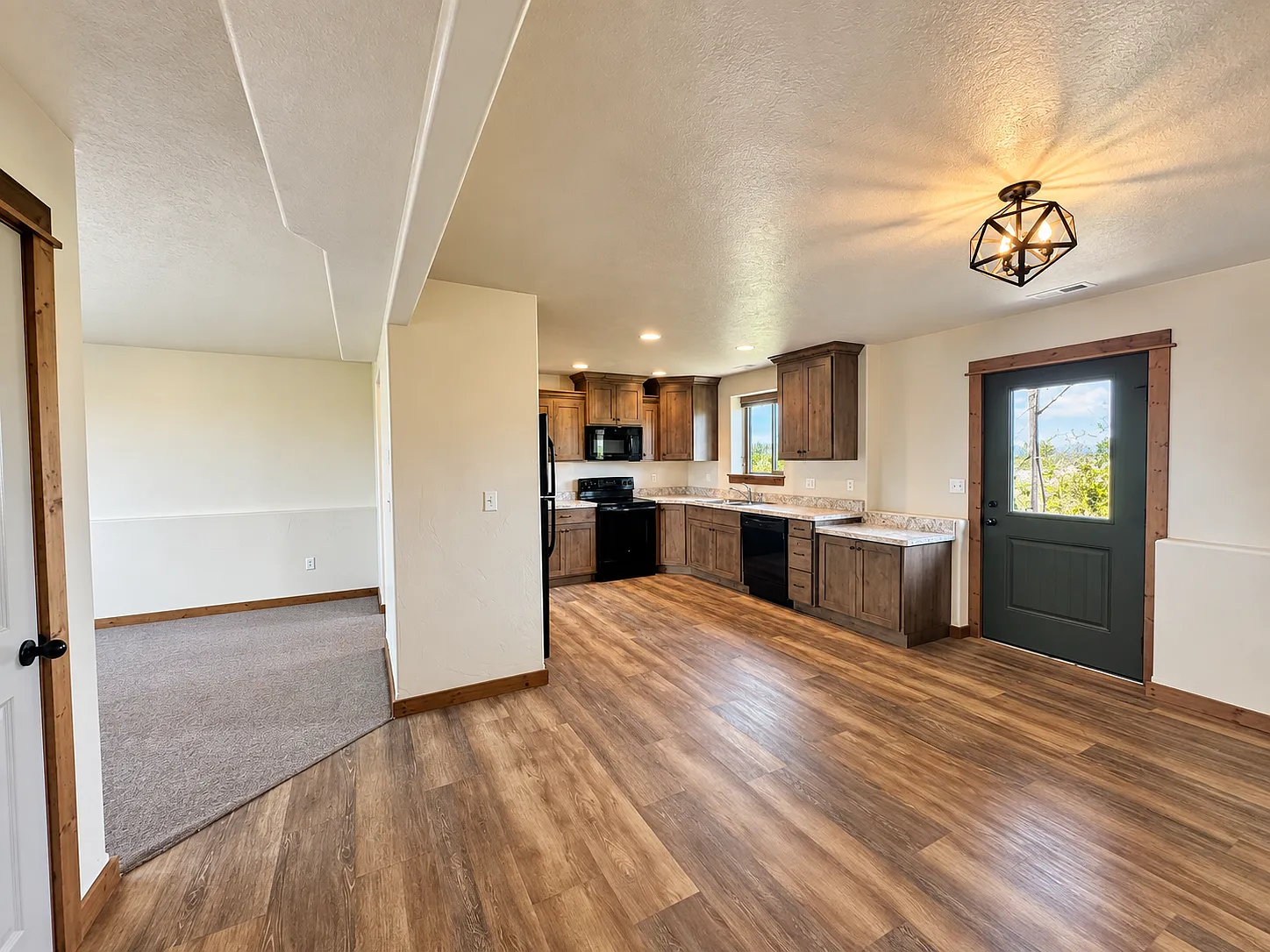 3 bed, 1.0 bath, $1,300 — Photo 3